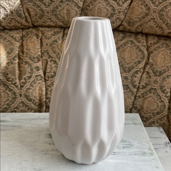 White pinecone and pattern ceramic Flower Vases - Picture 12 of 16